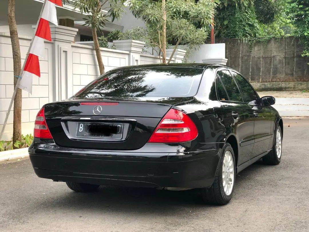 Dijual 2010 Mercedes Benz E-Class E 200 Kompressor E 200 Kompressor Bekas