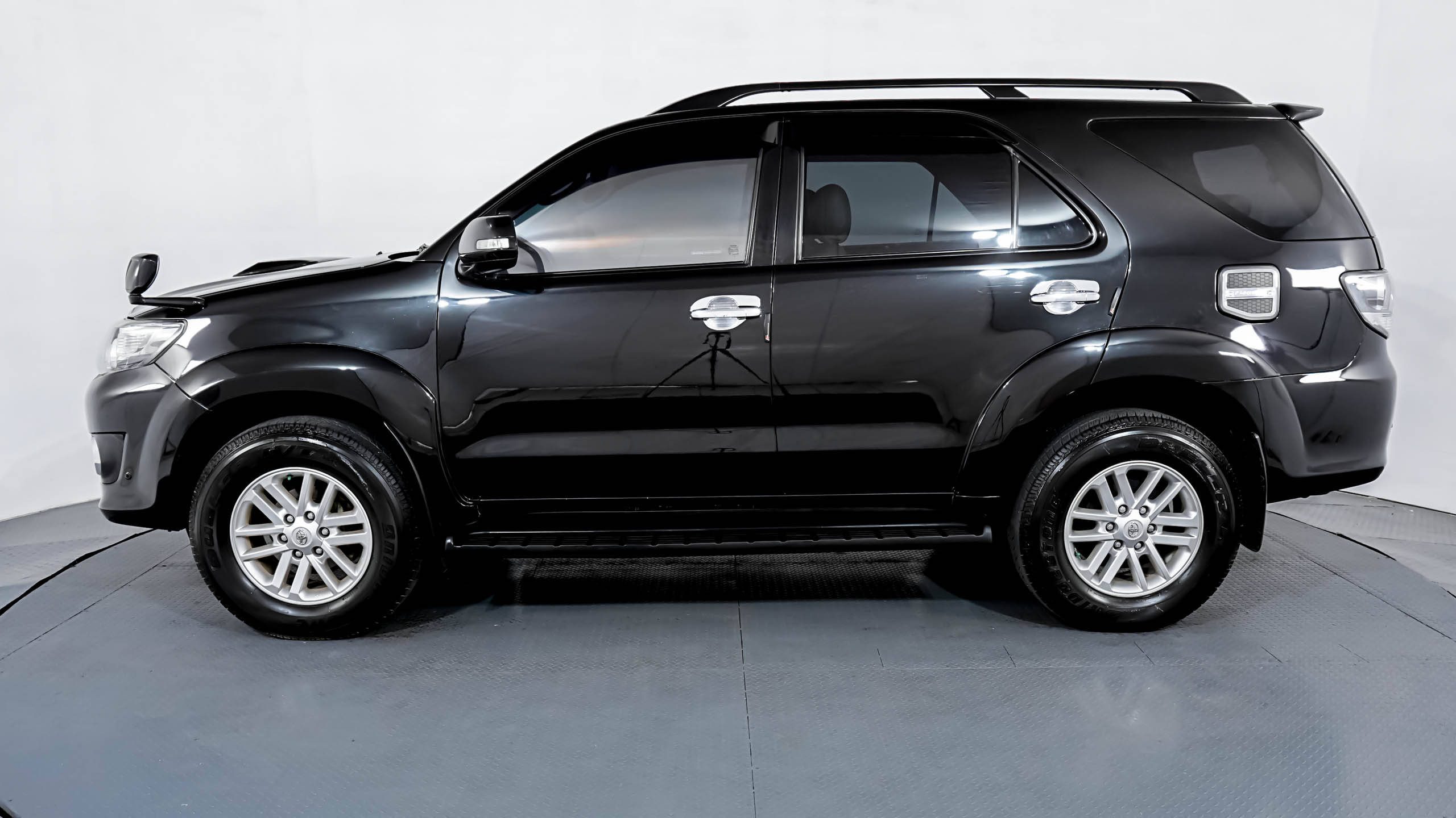2013 Toyota Fortuner  G 2.4 AT G 2.4 AT tua