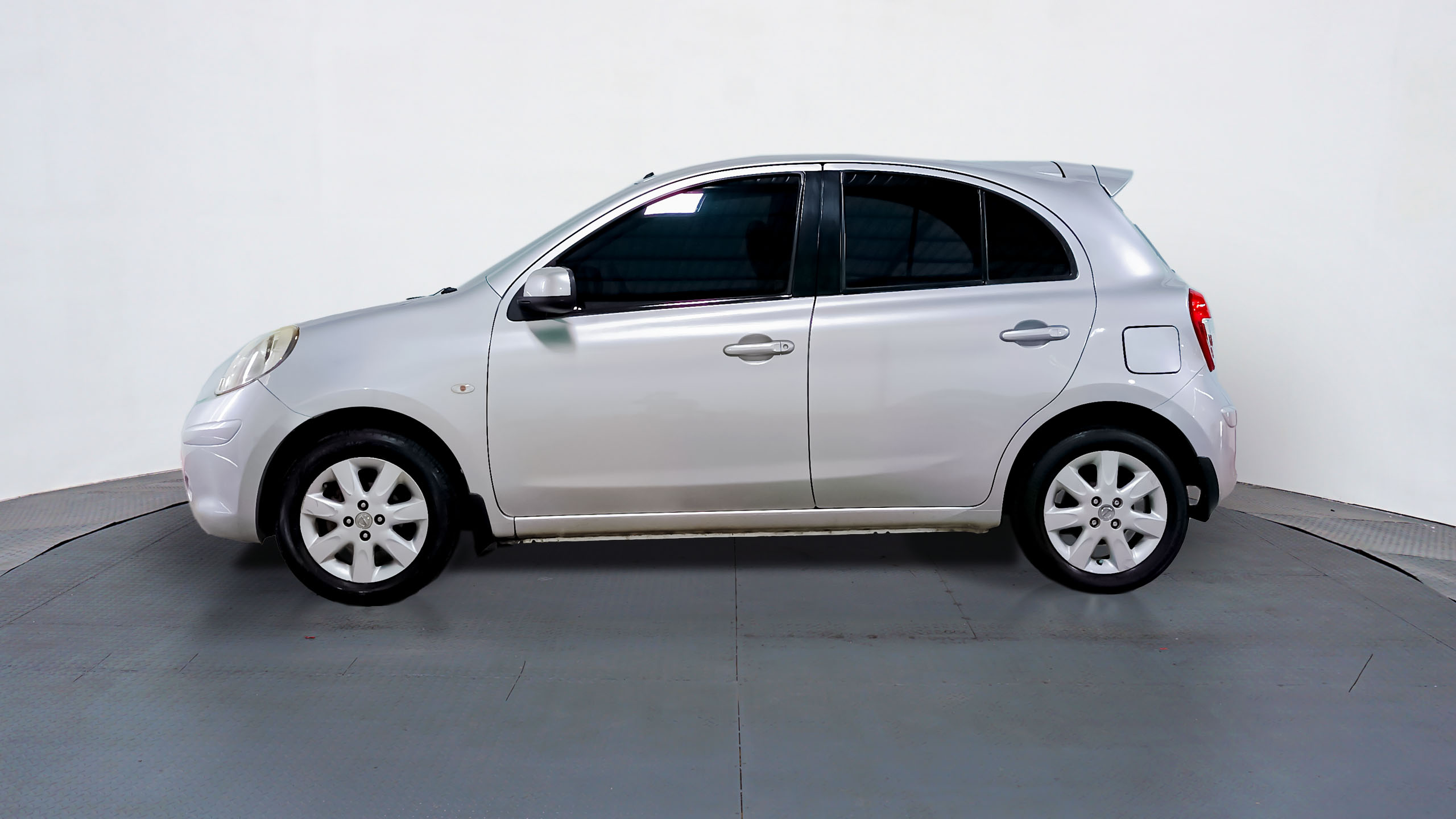 Old 2011 Nissan March  1.2 AT 1.2 AT