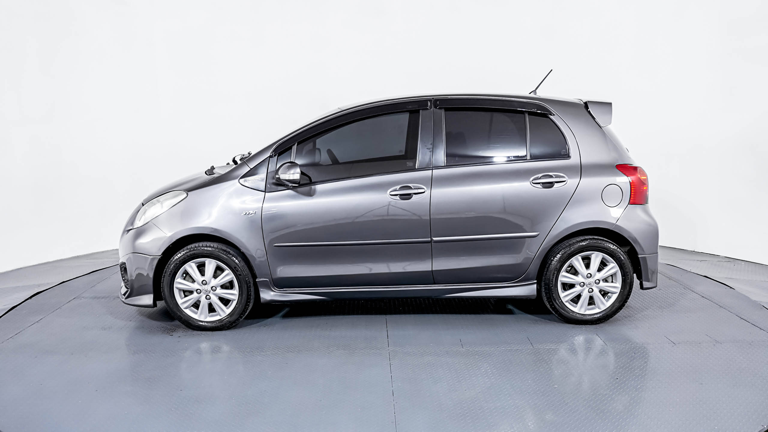 2013 Toyota Yaris  S Limited AT S Limited AT tua