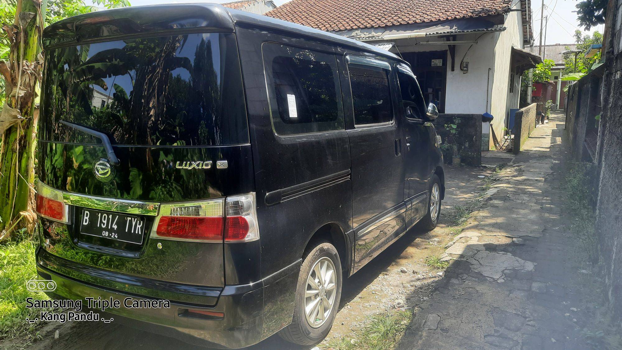 2017 Daihatsu Luxio 1.5L X MT STD 1.5L X MT STD tua