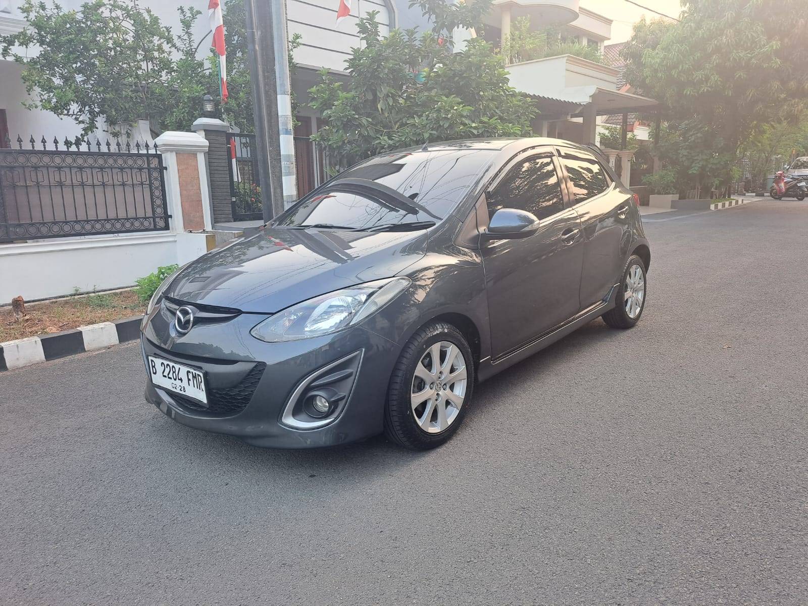 Old 2013 Mazda 2 Hatchback V 1.5L AT Hatchback V 1.5L AT