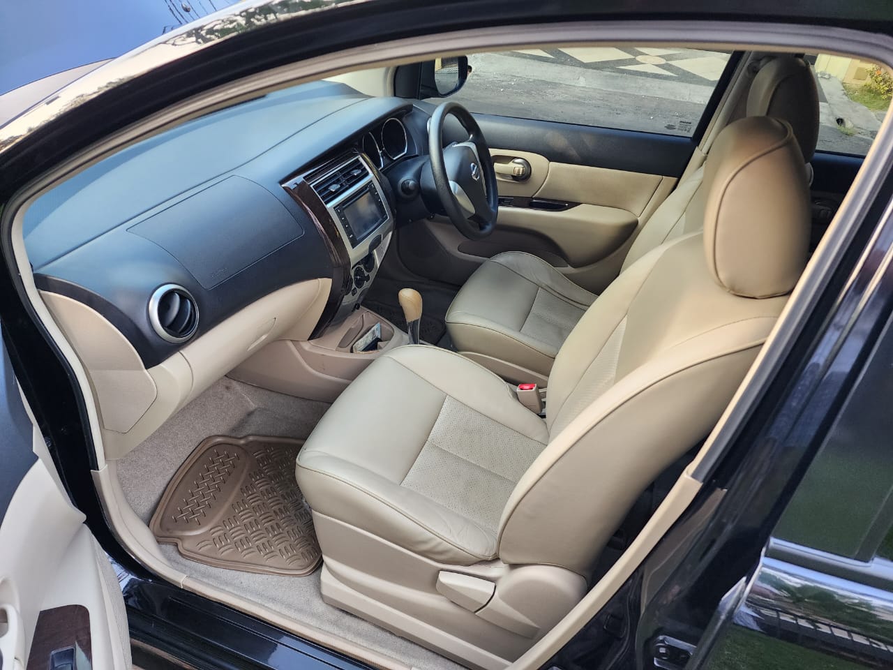 2013 Nissan Grand Livina 2013 Nissan Grand Livina