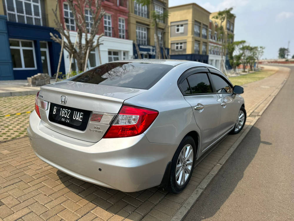 Dijual 2013 Honda Civic I-VTEC 1.8L MT I-VTEC 1.8L MT Bekas