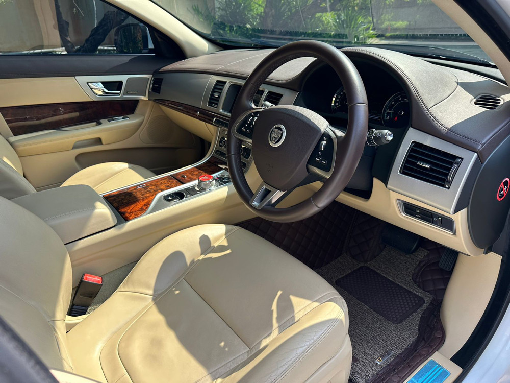 2013 Jaguar XF 2013 Jaguar XF