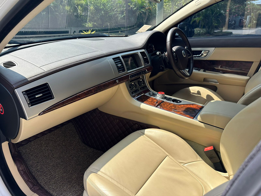 2013 Jaguar XF 2013 Jaguar XF