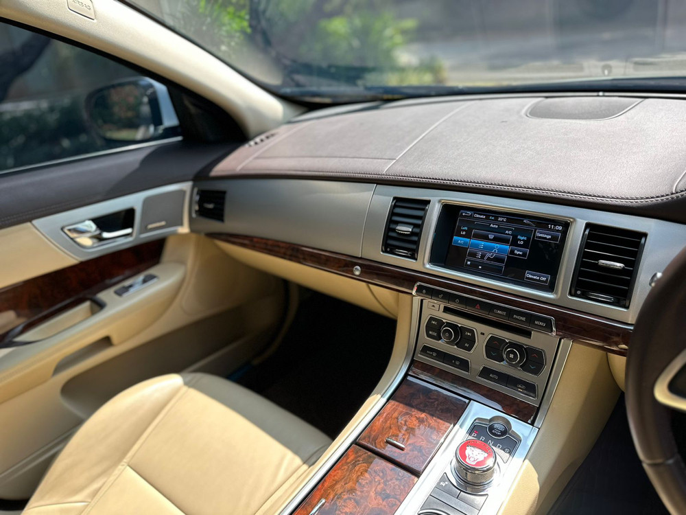 2013 Jaguar XF 2013 Jaguar XF