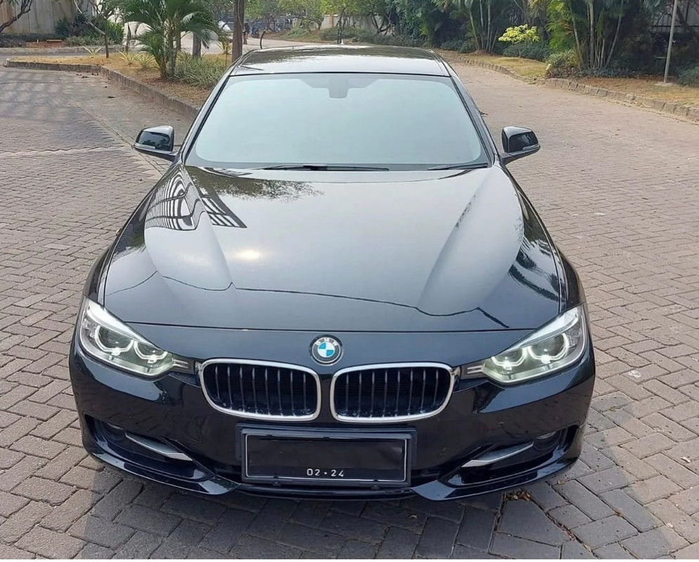 2013 BMW 3 Series Sedan Bekas 2013 BMW 3 Series Sedan Bekas