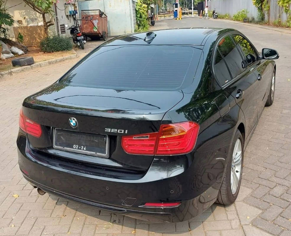 2013 BMW 3 Series Sedan 320i Sport 320i Sport tua