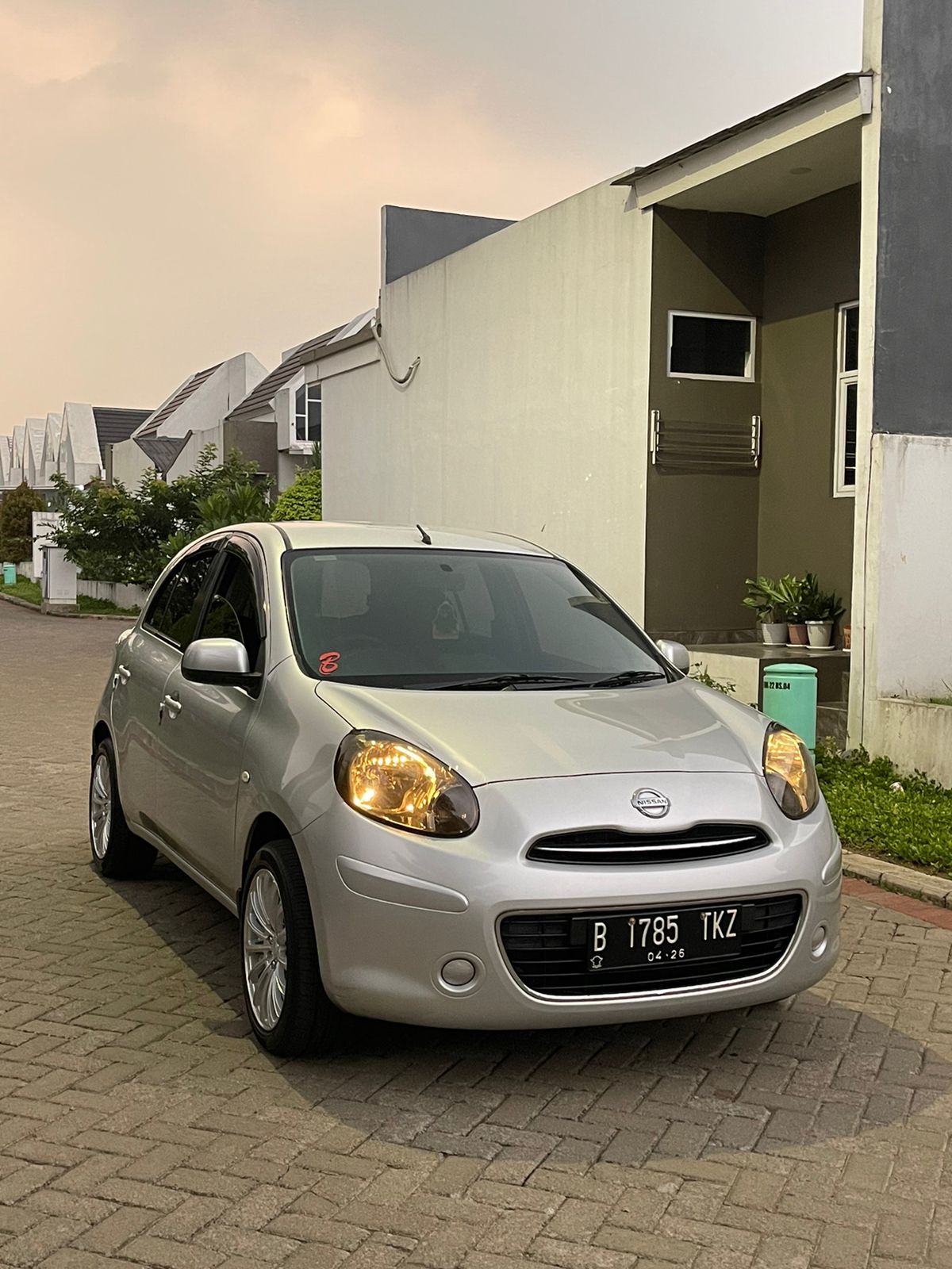 Second Hand 2011 Nissan March Second Hand 2011 Nissan March