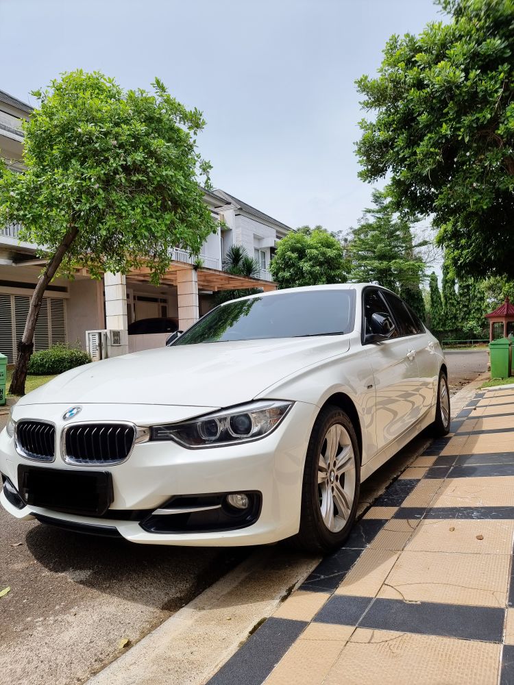 Second Hand 2014 BMW 3 Series Sedan Second Hand 2014 BMW 3 Series Sedan