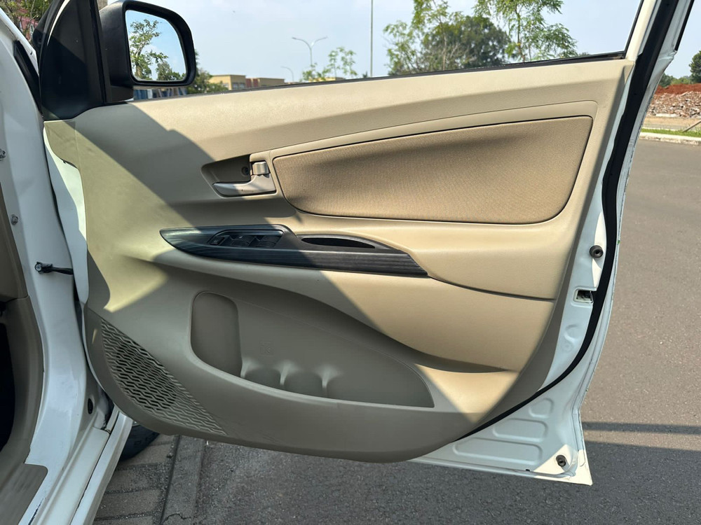 2012 Daihatsu Xenia 2012 Daihatsu Xenia