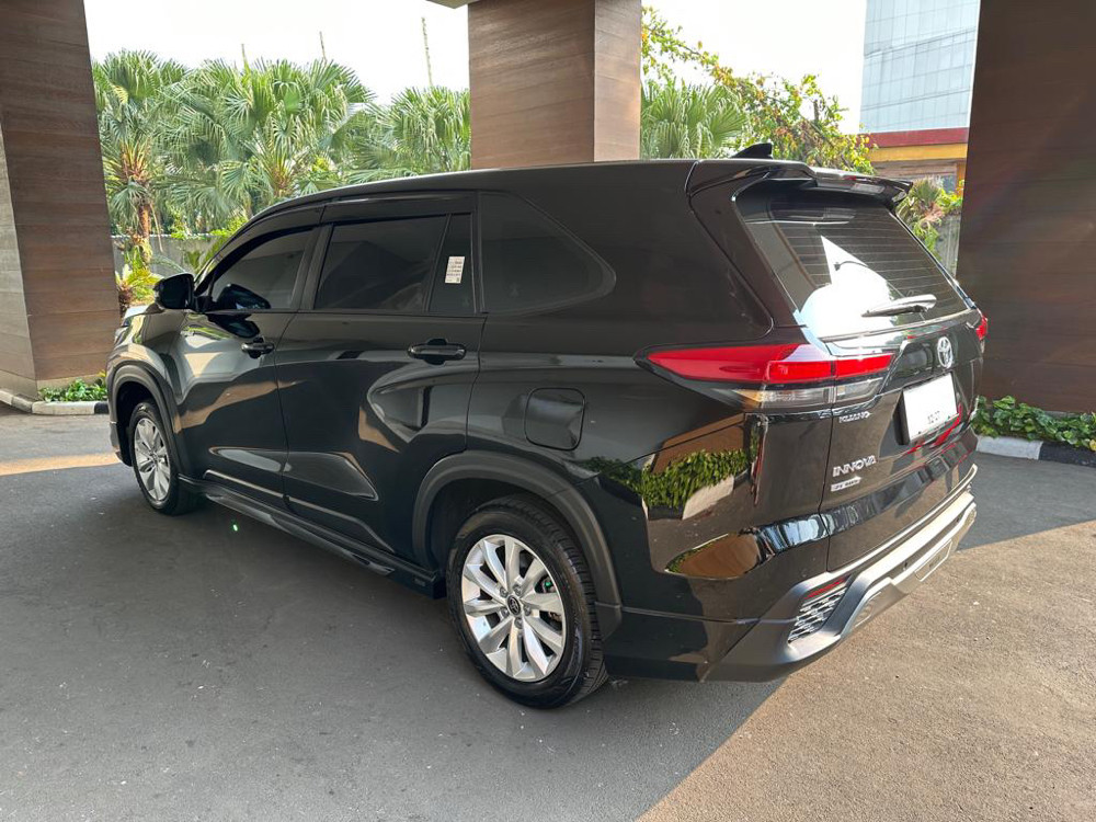 2022 Toyota Kijang Innova Zenix Hybrid EV 2022 Toyota Kijang Innova Zenix Hybrid EV