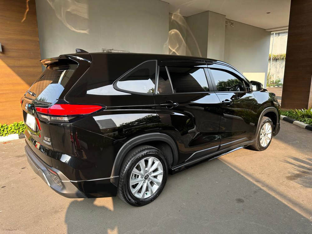 2022 Toyota Kijang Innova Zenix Hybrid EV 2022 Toyota Kijang Innova Zenix Hybrid EV