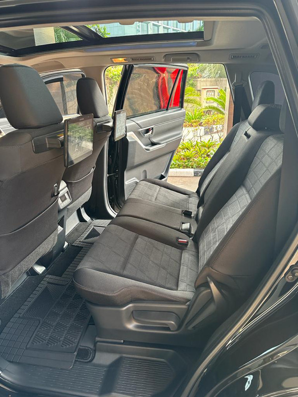 2022 Toyota Kijang Innova Zenix Hybrid EV 2022 Toyota Kijang Innova Zenix Hybrid EV