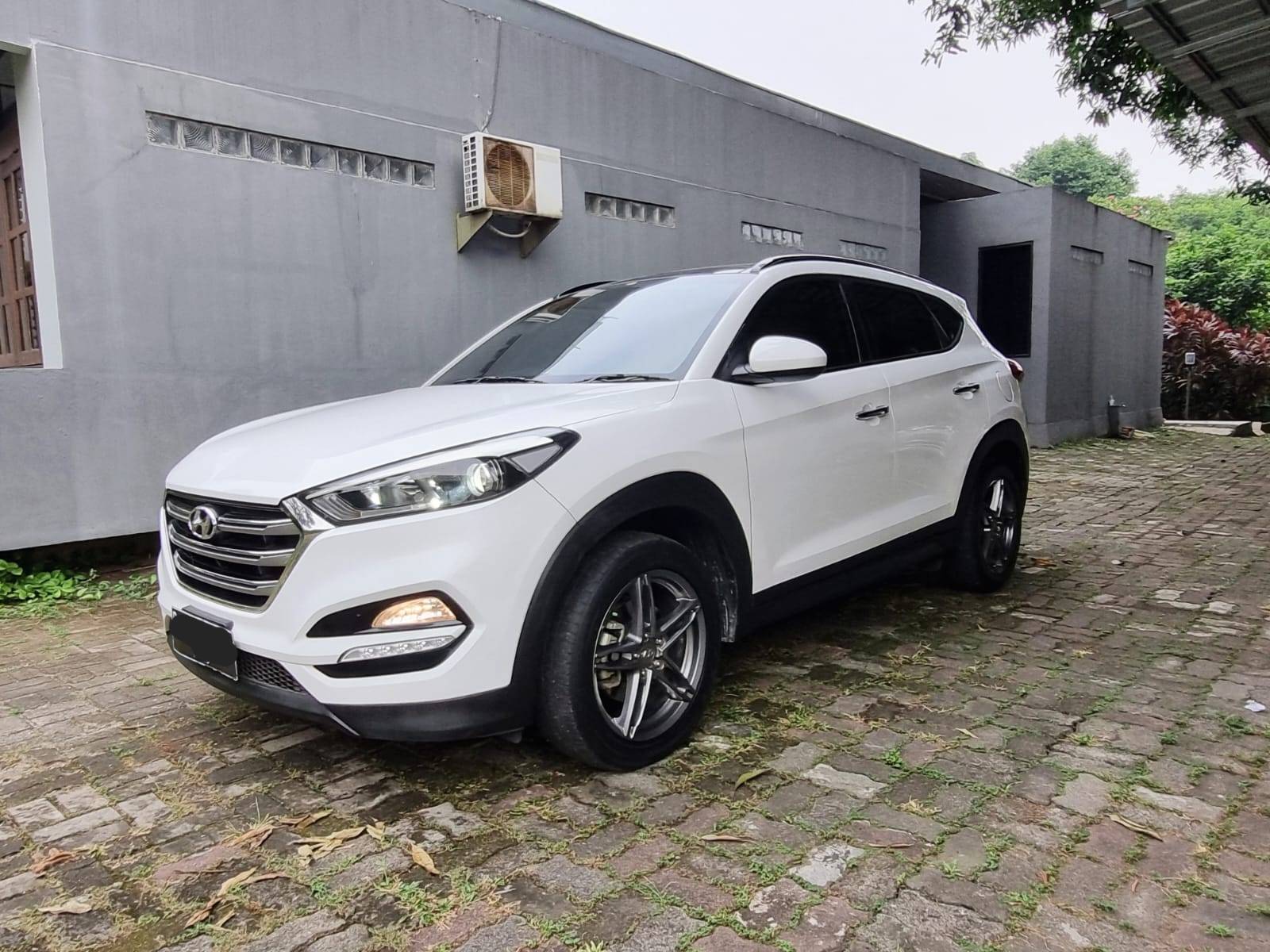 Old 2016 Hyundai Tucson  XG XG