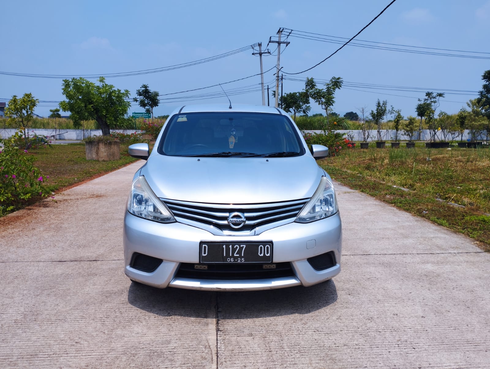 Second Hand 2013 Nissan Grand Livina Second Hand 2013 Nissan Grand Livina