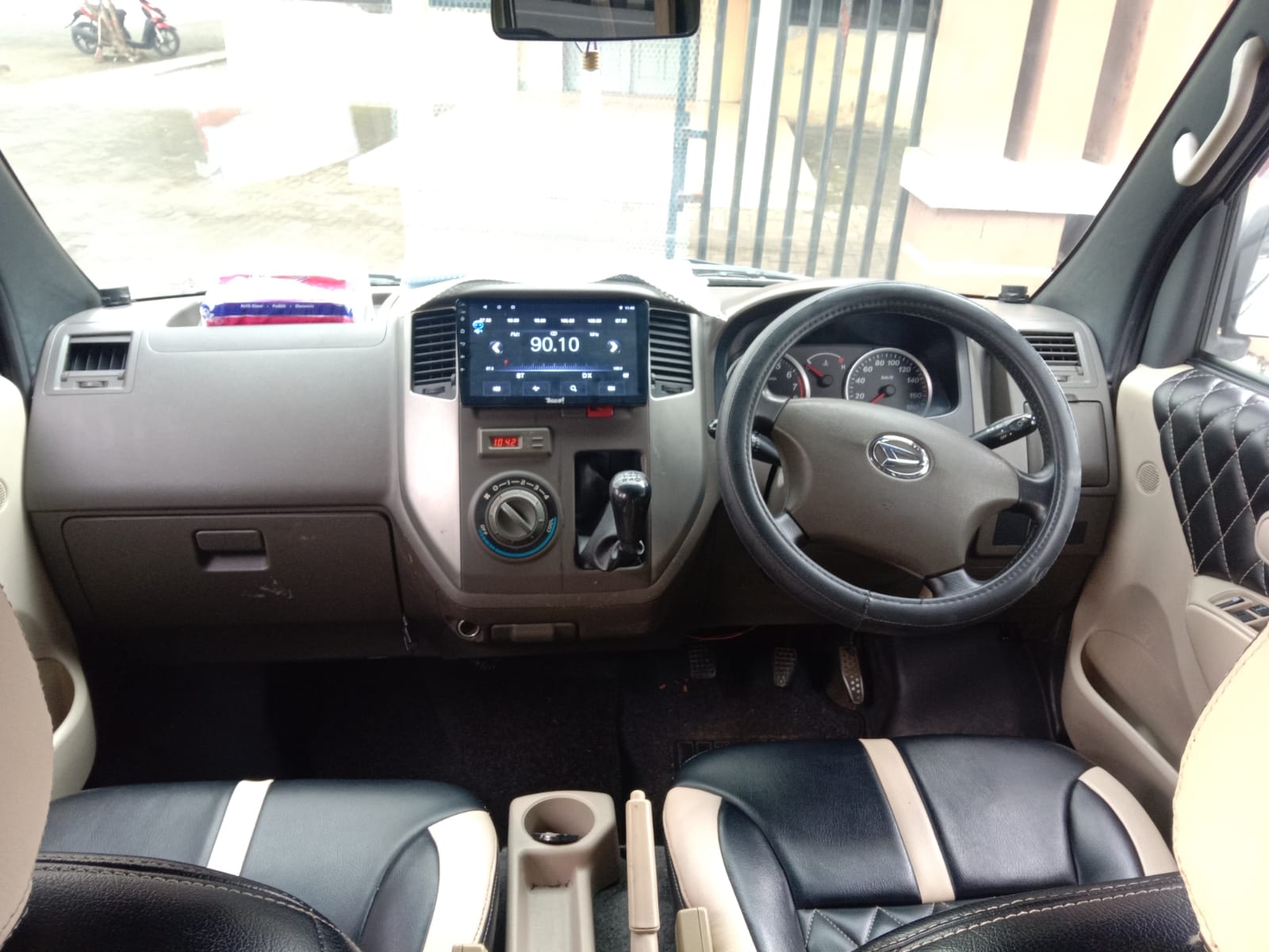 2011 Daihatsu Luxio 2011 Daihatsu Luxio