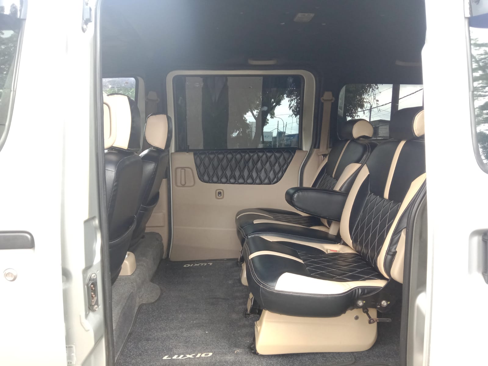 2011 Daihatsu Luxio 2011 Daihatsu Luxio