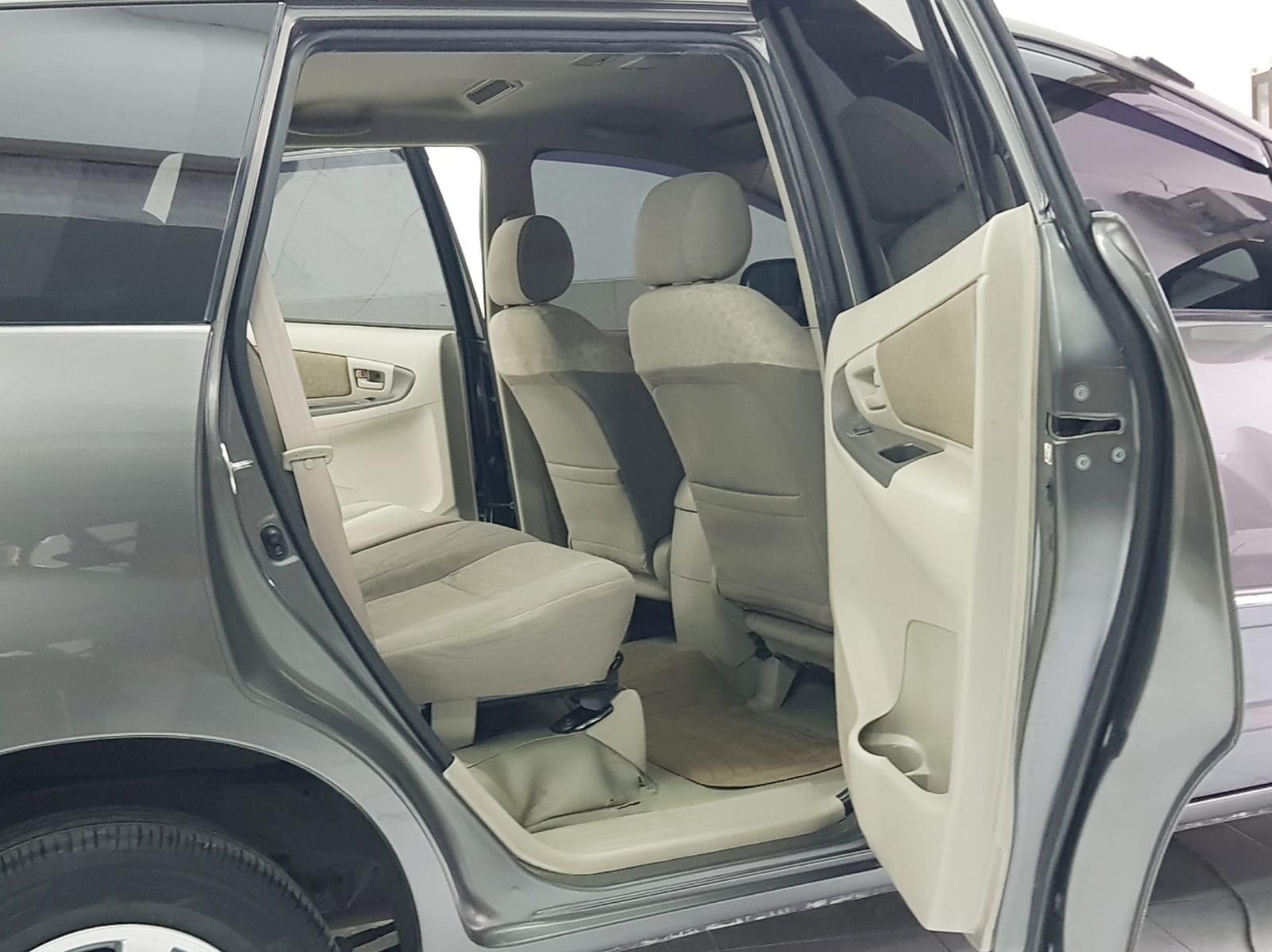 Dijual 2014 Toyota Kijang Innova 2.5 G AT DIESEL 2.5 G AT DIESEL Bekas