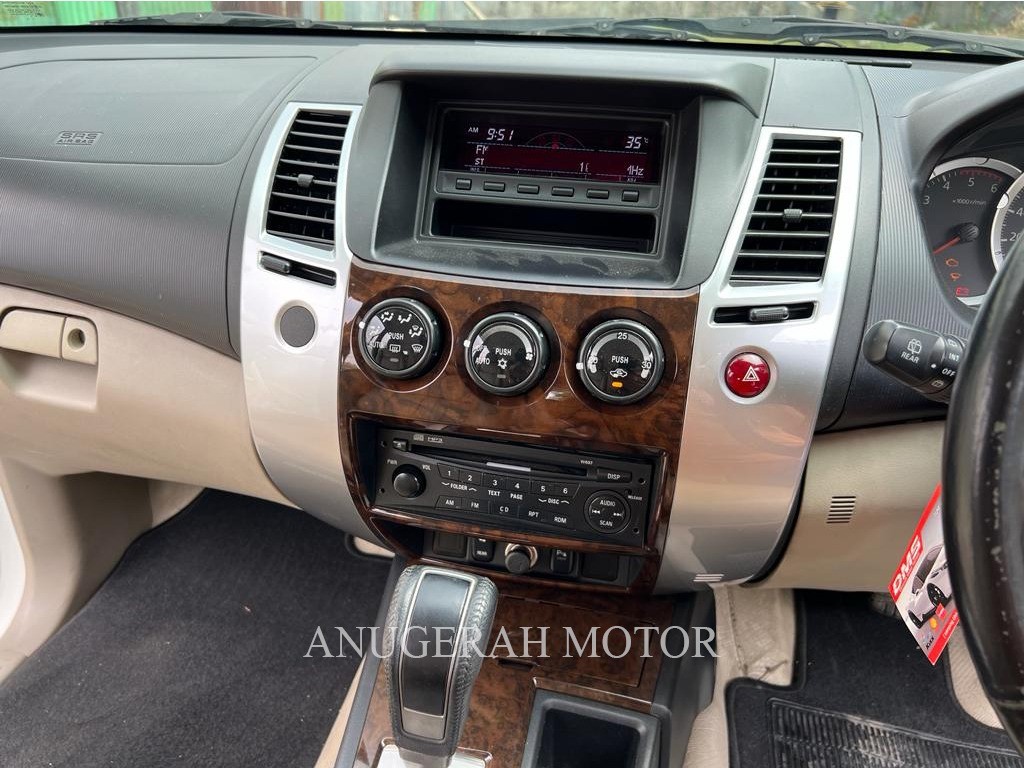 2011 Mitsubishi Pajero Sport  2011 Mitsubishi Pajero Sport