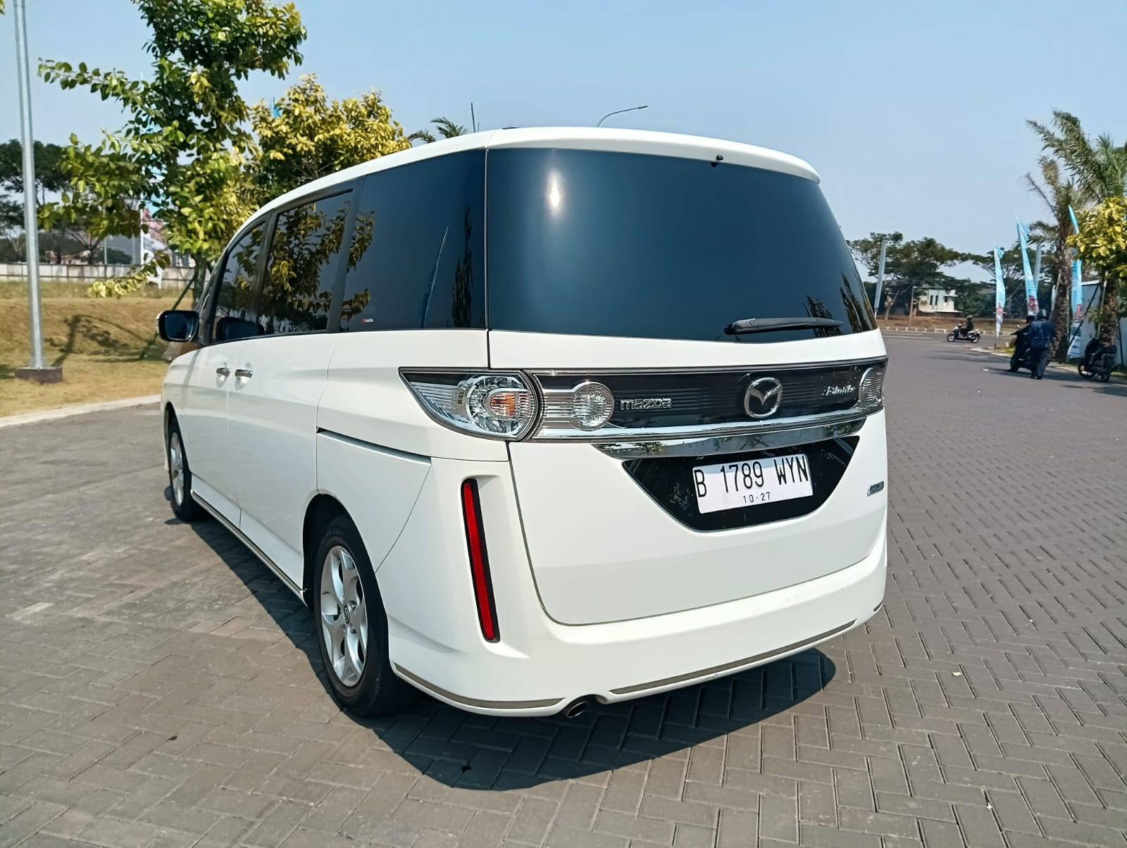 Dijual 2014 Mazda Biante 2.0L Sky Active AT 2.0L Sky Active AT Bekas