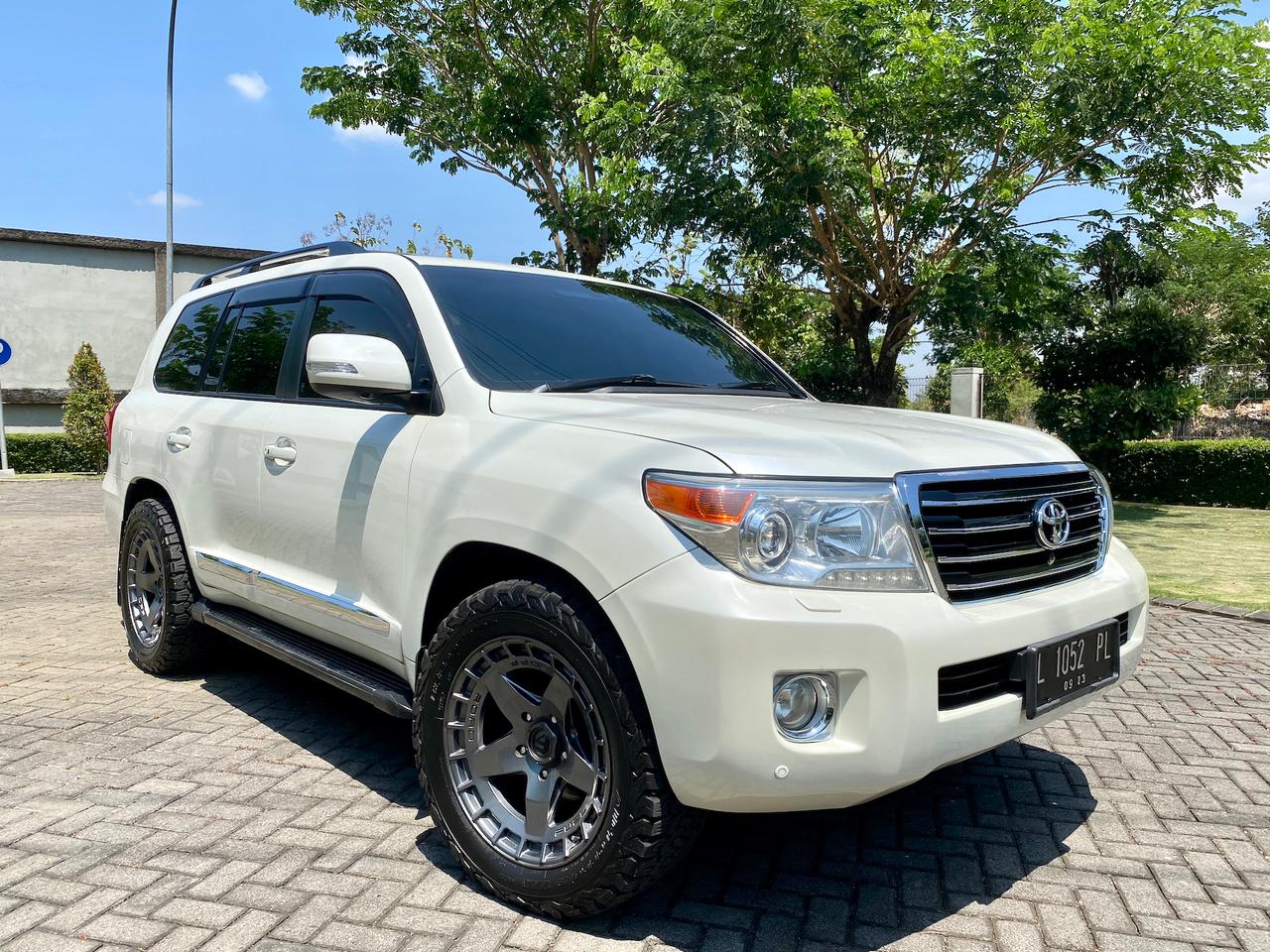 2012 Toyota Land Cruiser  4.5 VX R 4X4 BENSIN A/T