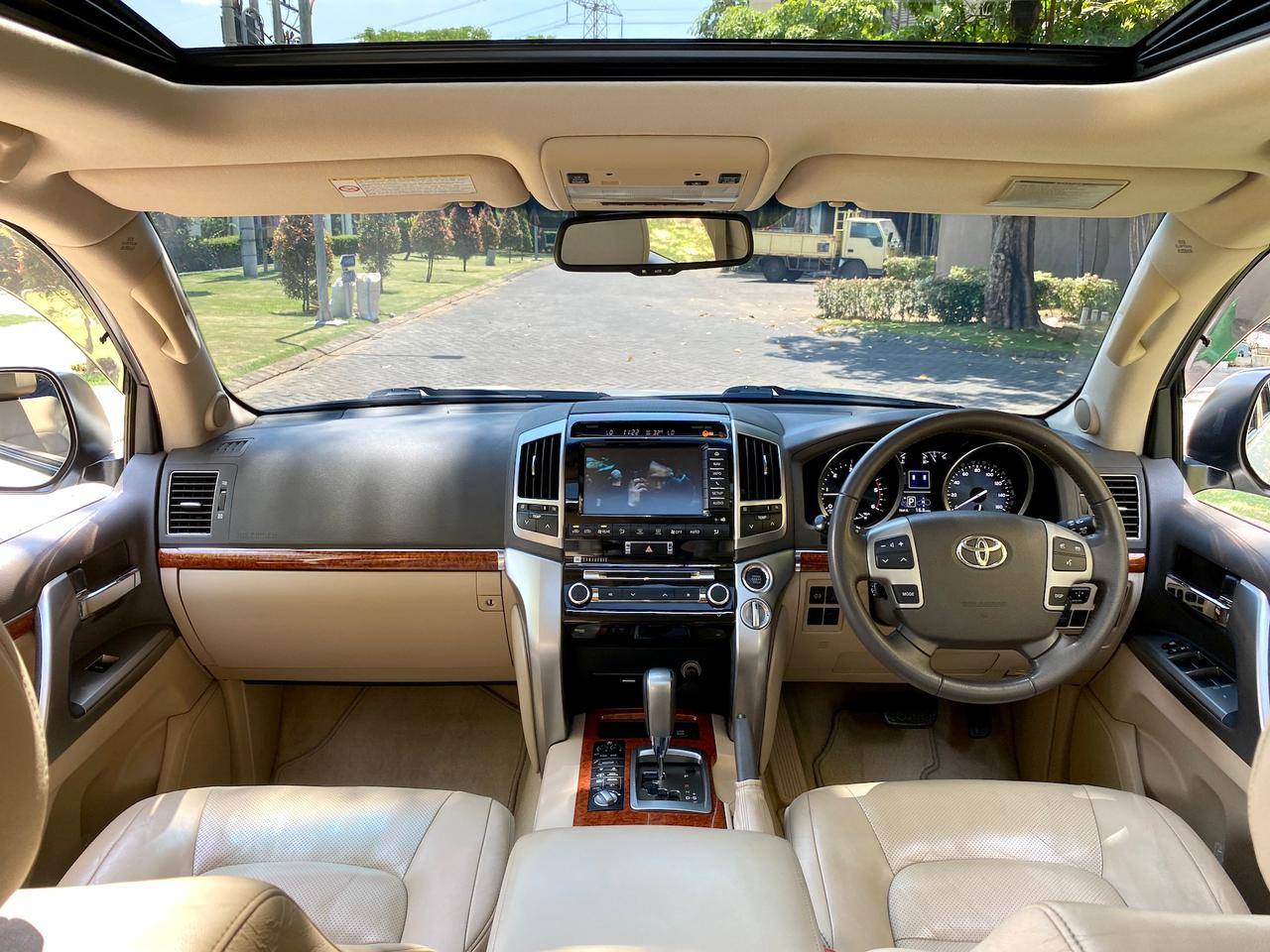Dijual 2012 Toyota Land Cruiser  4.5 VX R 4X4 BENSIN A/T 4.5 VX R 4X4 BENSIN A/T Bekas