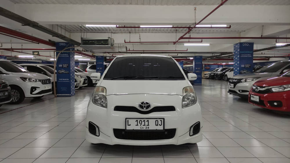 2013 Toyota Yaris  E AT E AT bekas
