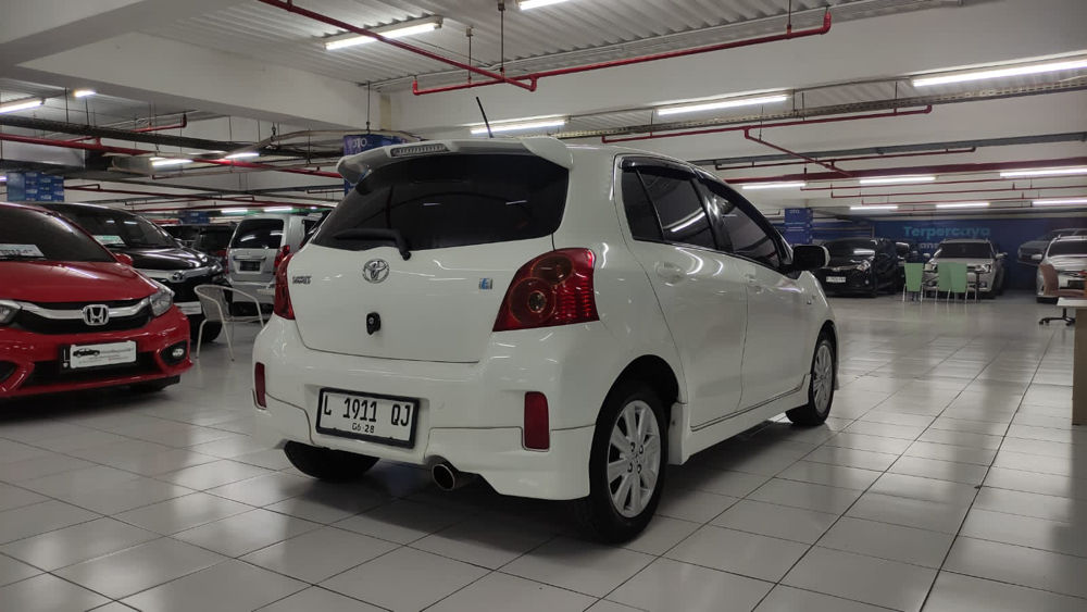 Used 2013 Toyota Yaris  E AT E AT for sale