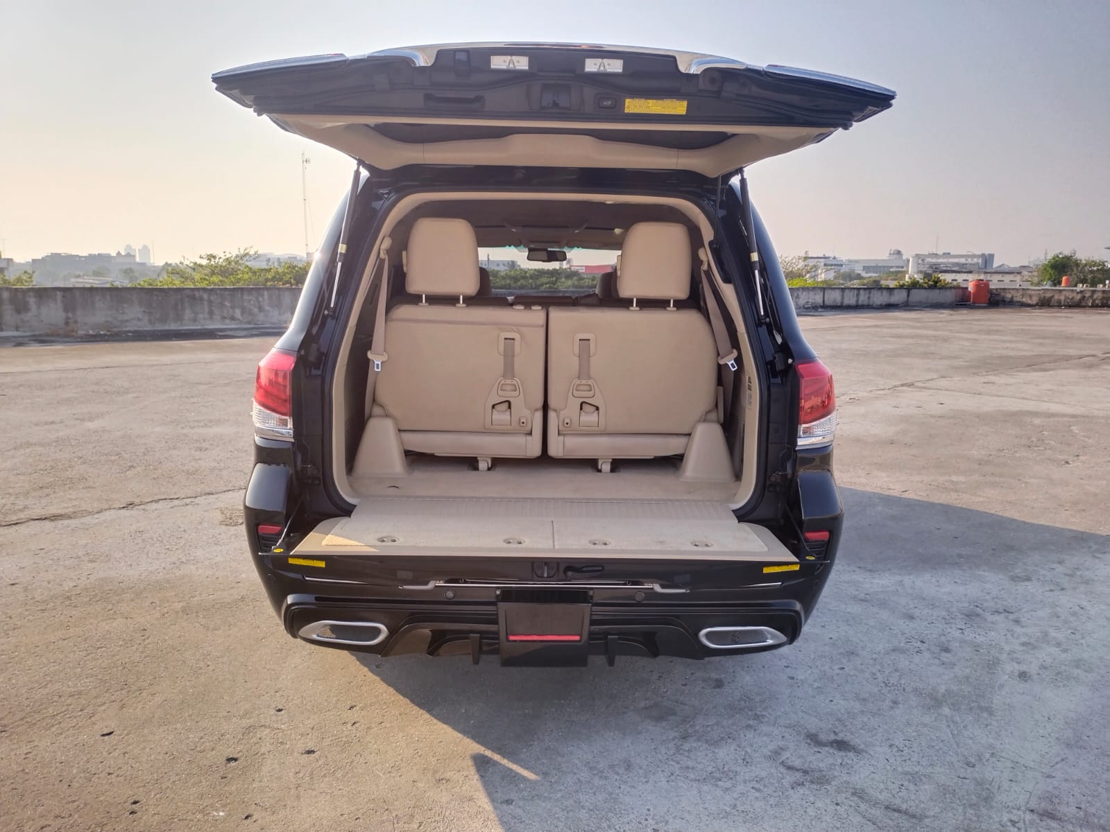 2011 Lexus LX 570 2011 Lexus LX 570