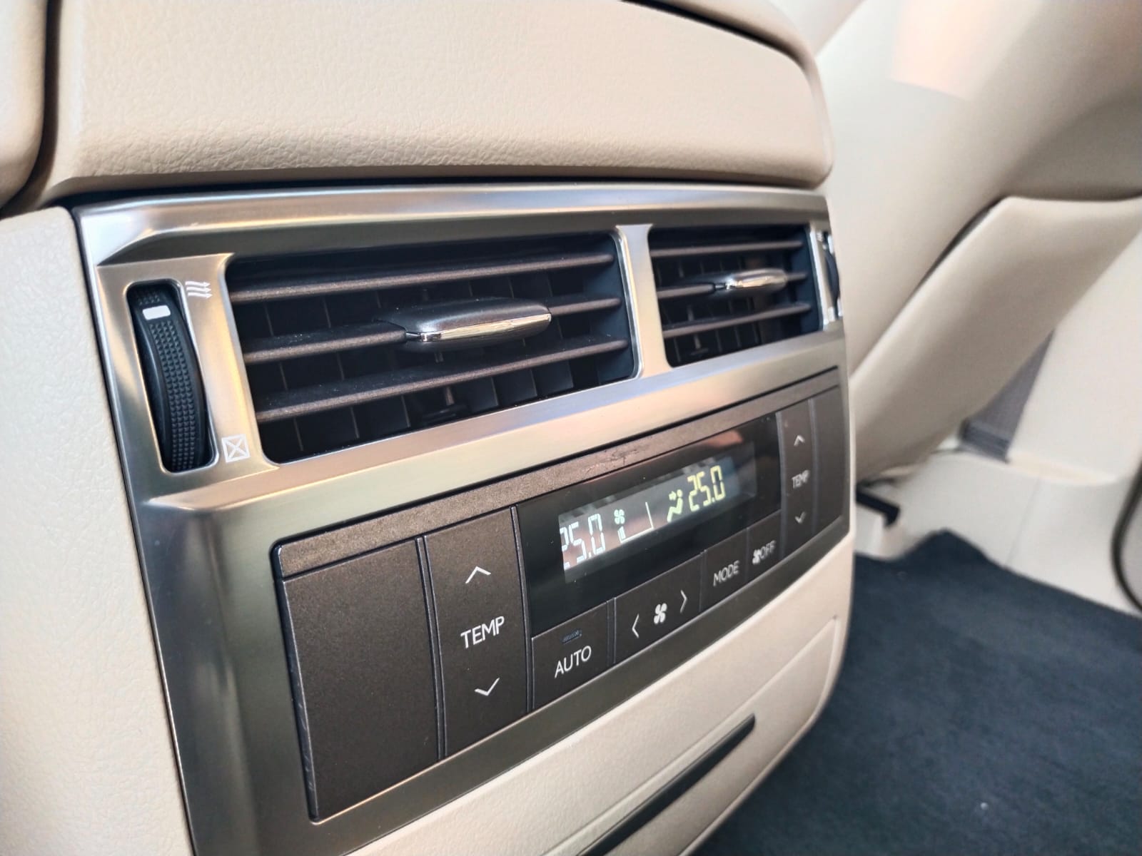 2011 Lexus LX 570 2011 Lexus LX 570