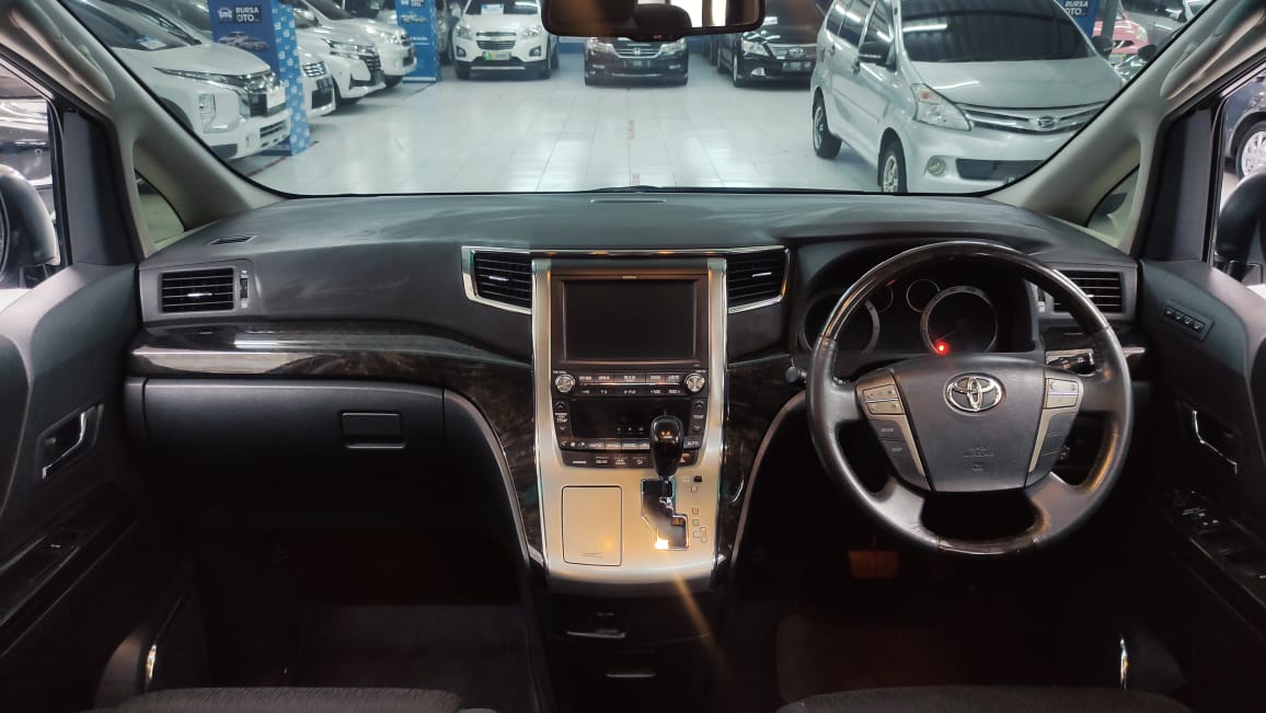 2013 Toyota Alphard 2013 Toyota Alphard