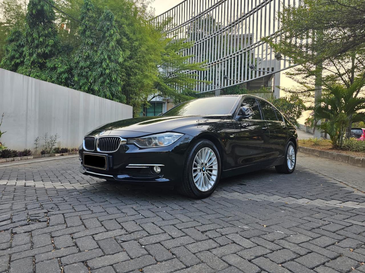 Second Hand 2014 BMW 3 Series Sedan  320i F30 LUXURY Second Hand 2014 BMW 3 Series Sedan  320i F30 LUXURY