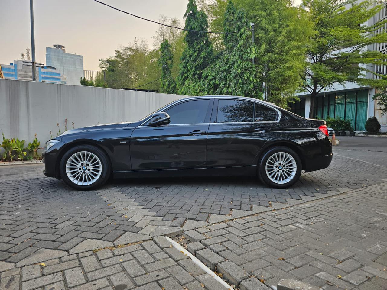 2014 BMW 3 Series Sedan  320i F30 LUXURY 2014 BMW 3 Series Sedan  320i F30 LUXURY