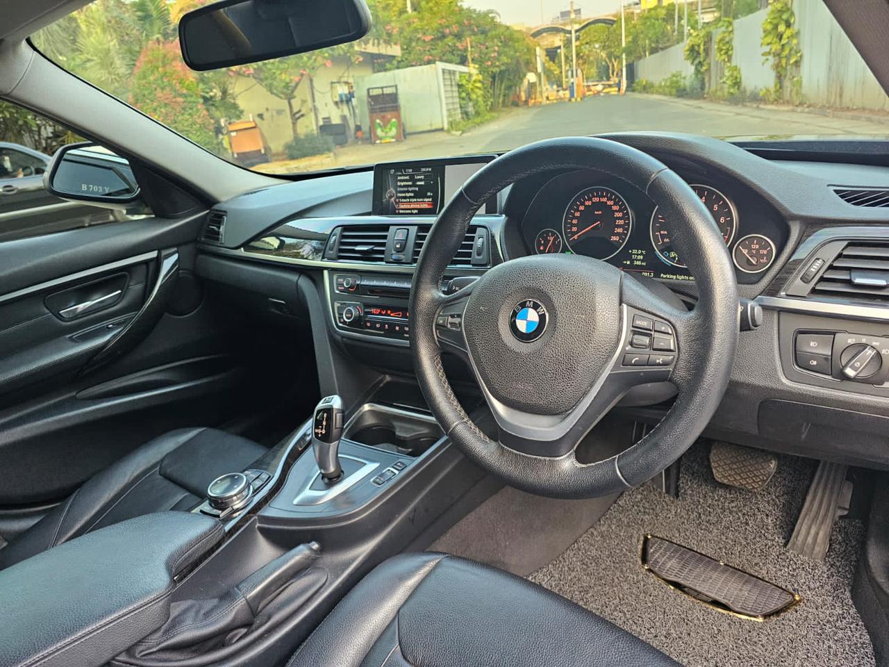 2014 BMW 3 Series Sedan  320i F30 LUXURY 2014 BMW 3 Series Sedan  320i F30 LUXURY