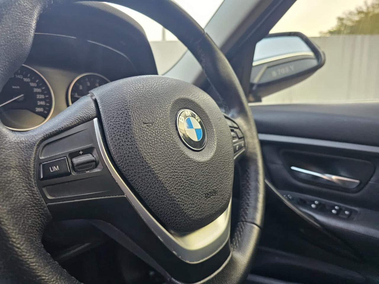 2014 BMW 3 Series Sedan  320i F30 LUXURY 2014 BMW 3 Series Sedan  320i F30 LUXURY