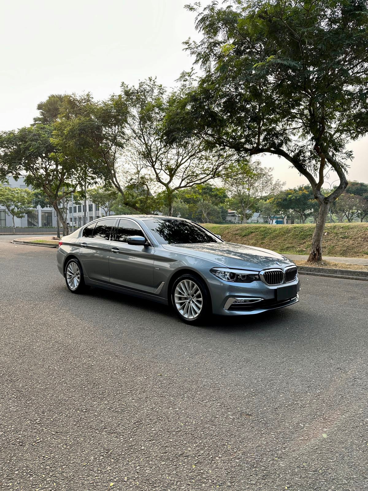 2018 BMW 5 Series Sedan  530i Luxury