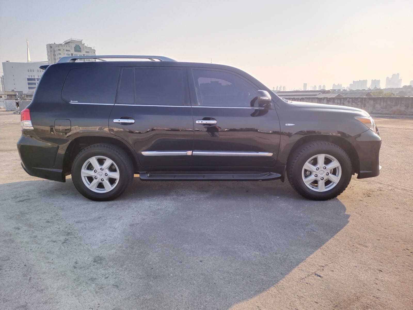 2011 Lexus LX 570 5.7 AT 2011 Lexus LX 570 5.7 AT
