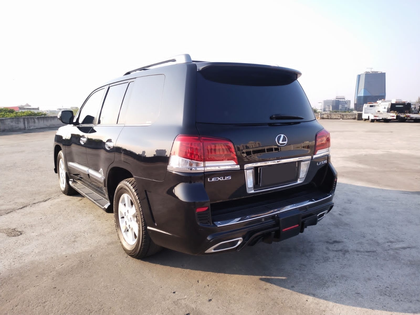 2011 Lexus LX 570 5.7 AT 2011 Lexus LX 570 5.7 AT