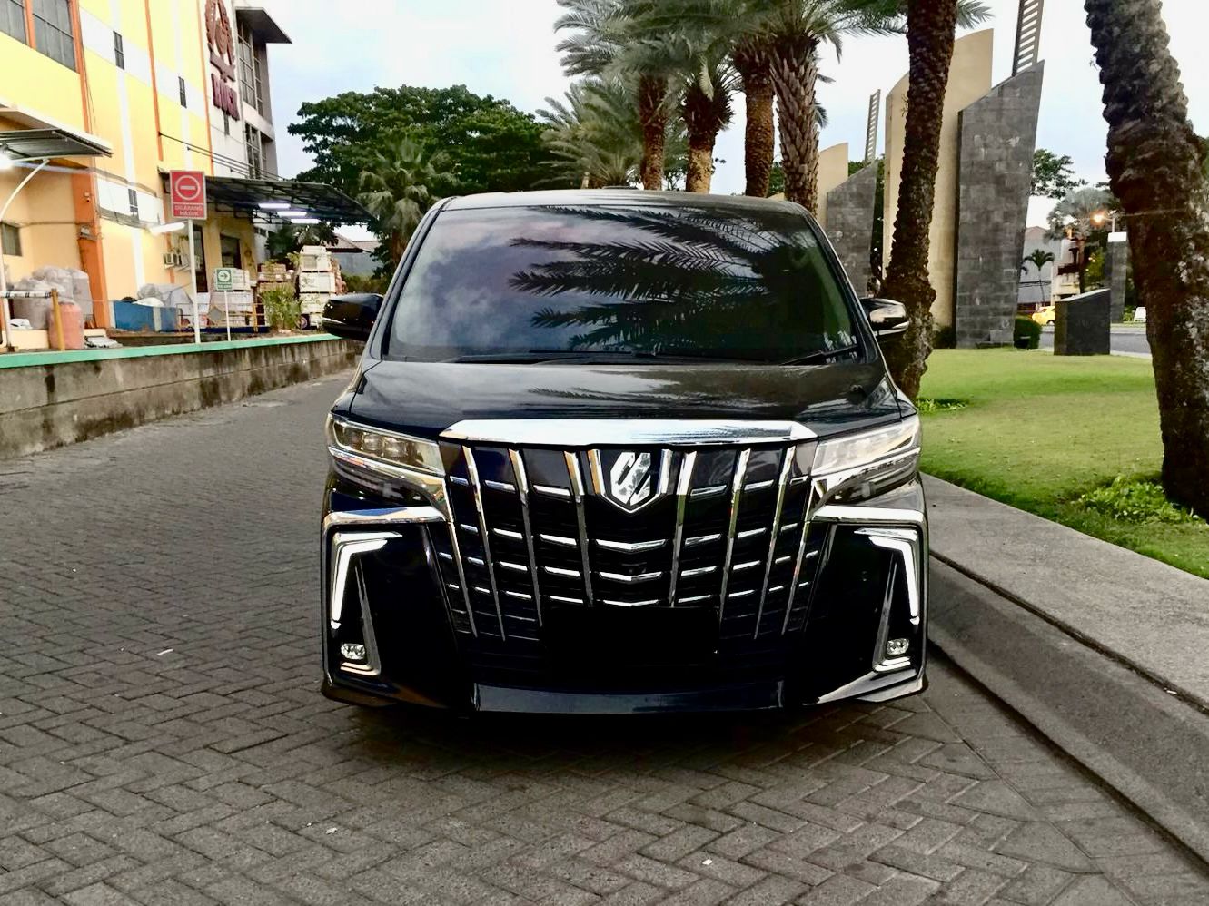 Second Hand 2017 Toyota Alphard  2.5 G Second Hand 2017 Toyota Alphard  2.5 G