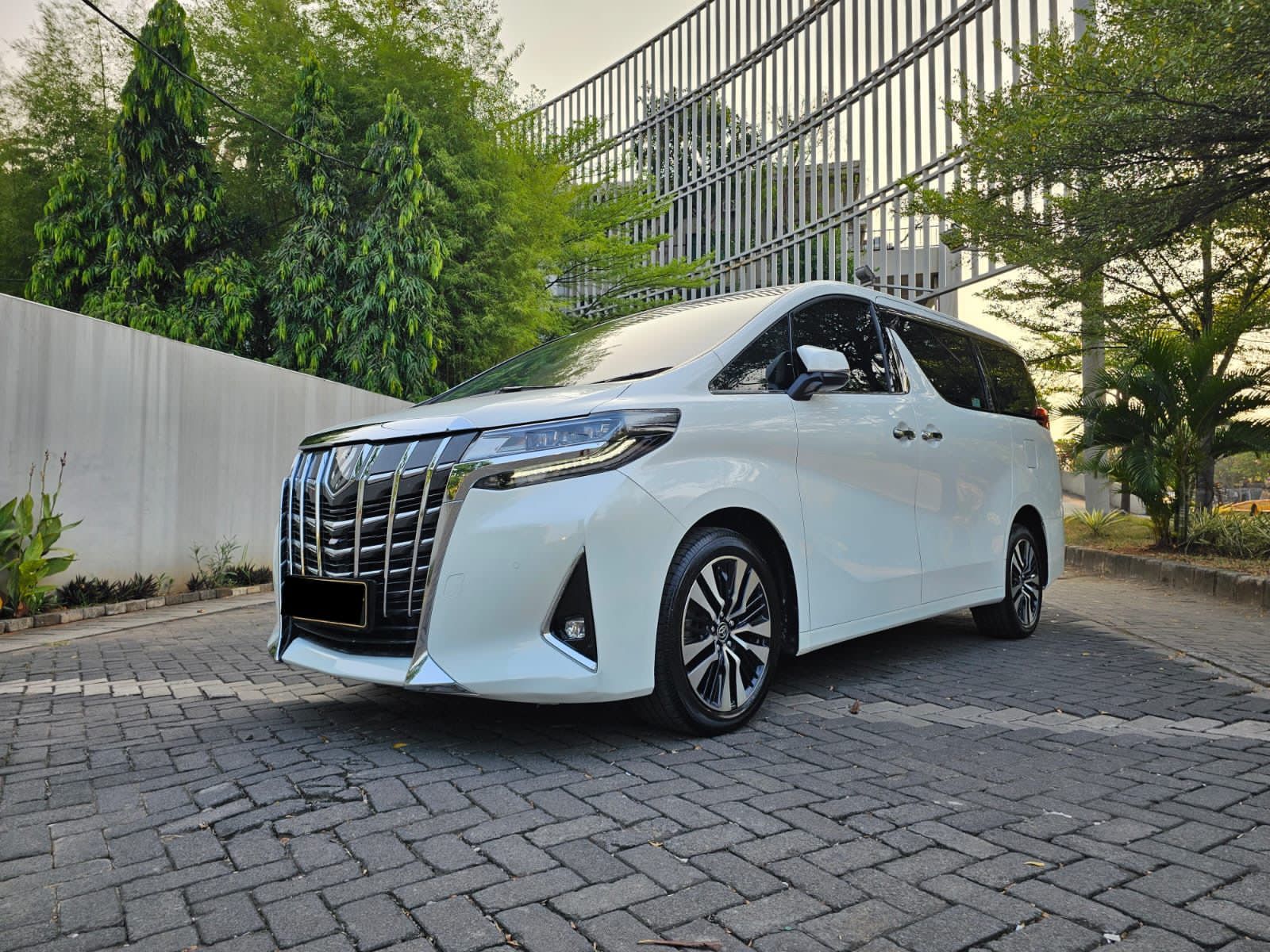 Second Hand 2022 Toyota Alphard  2.5 G A/T Second Hand 2022 Toyota Alphard  2.5 G A/T