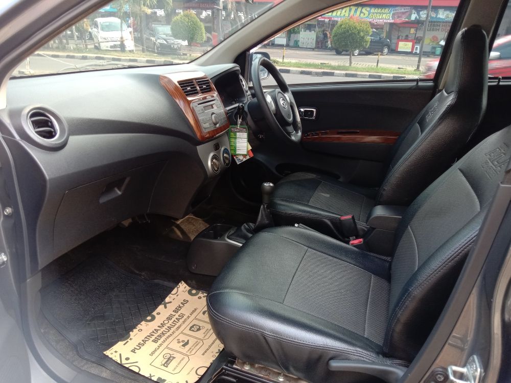 Dijual 2015 Daihatsu Ayla 1.0L X MT 1.0L X MT Bekas