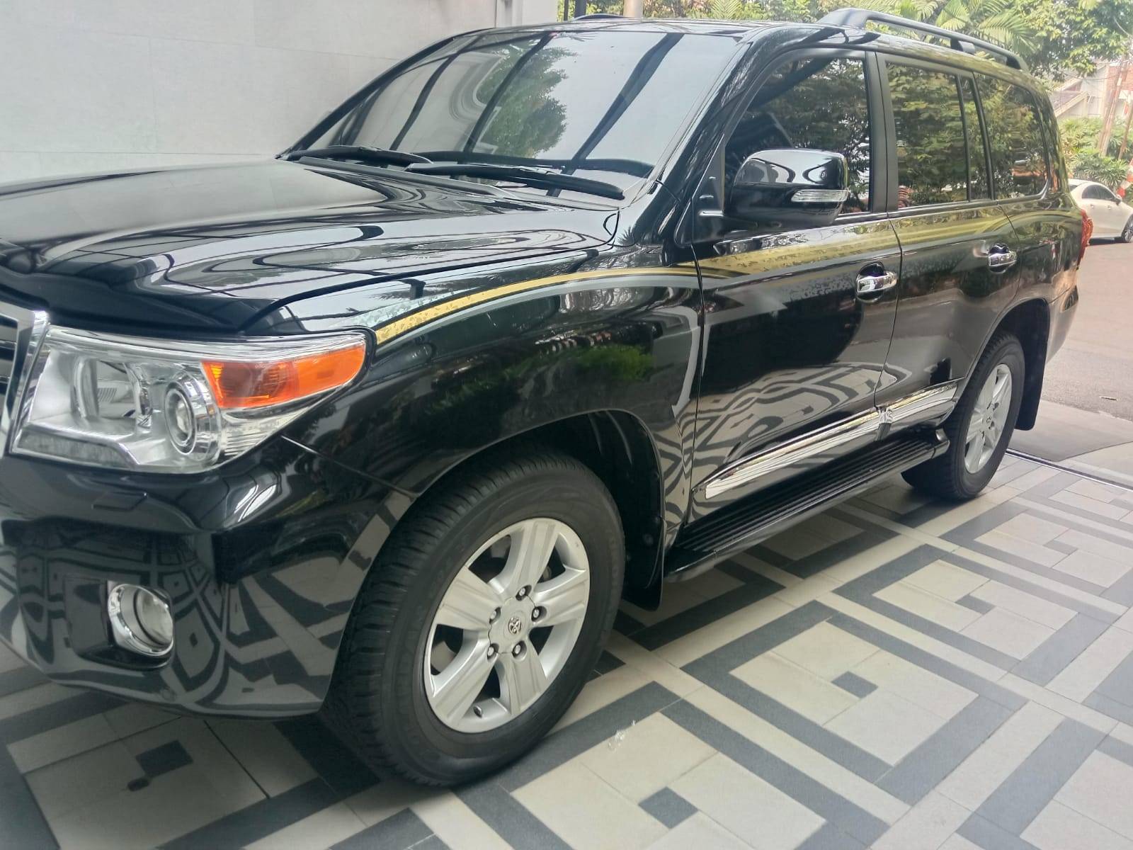 2012 Toyota Land Cruiser  2012 Toyota Land Cruiser