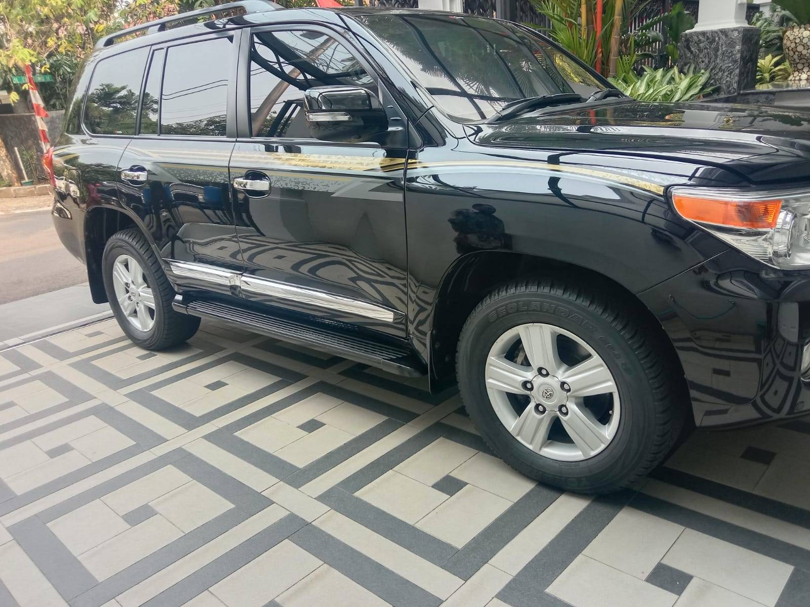 2012 Toyota Land Cruiser  2012 Toyota Land Cruiser