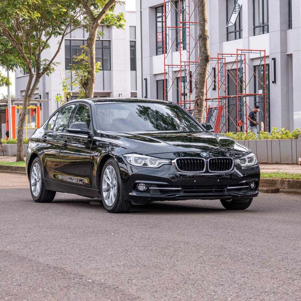2015 BMW 3 Series Sedan  320i F30 SPORT 320i F30 SPORT tua