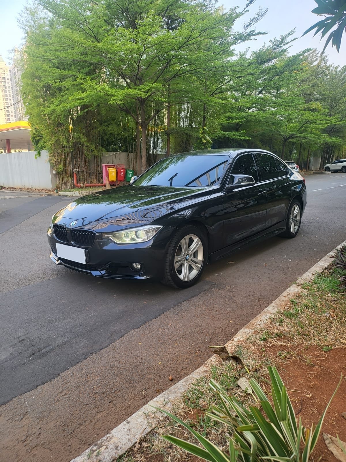 Second Hand 2014 BMW 3 Series Sedan 320i Sport Second Hand 2014 BMW 3 Series Sedan 320i Sport