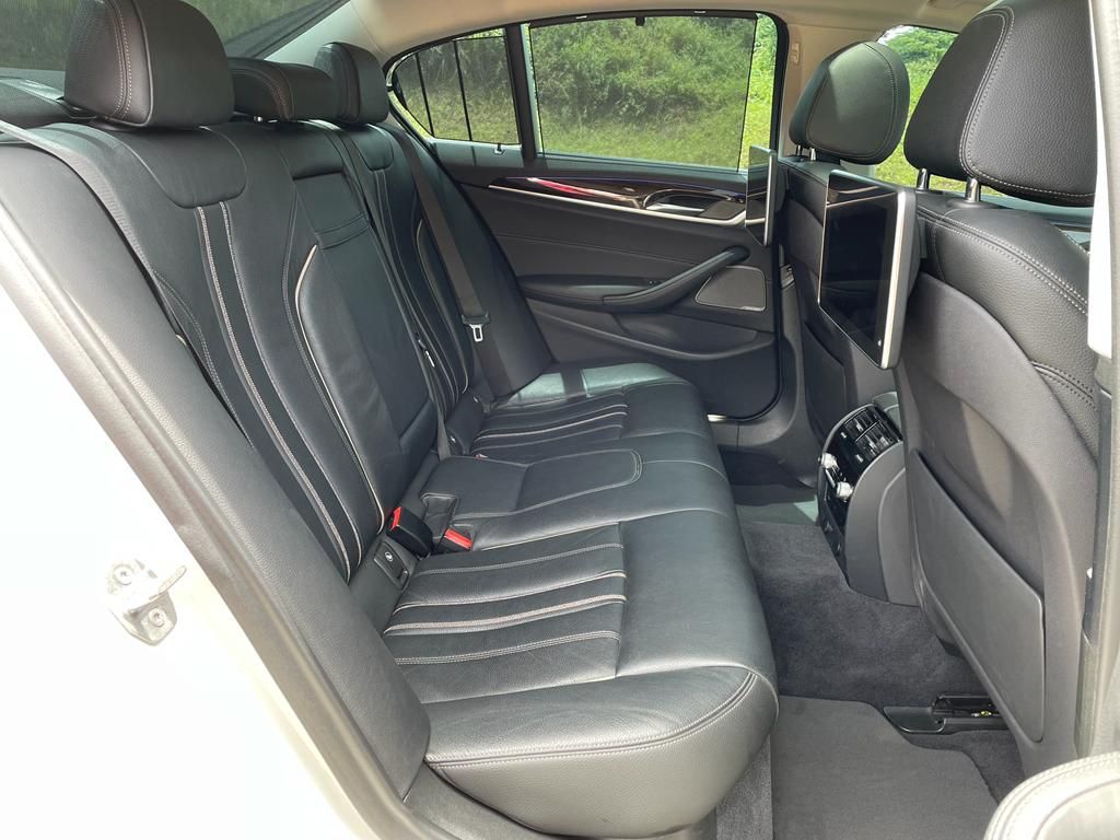 2018 BMW 5 Series Sedan  530i Luxury 2018 BMW 5 Series Sedan  530i Luxury