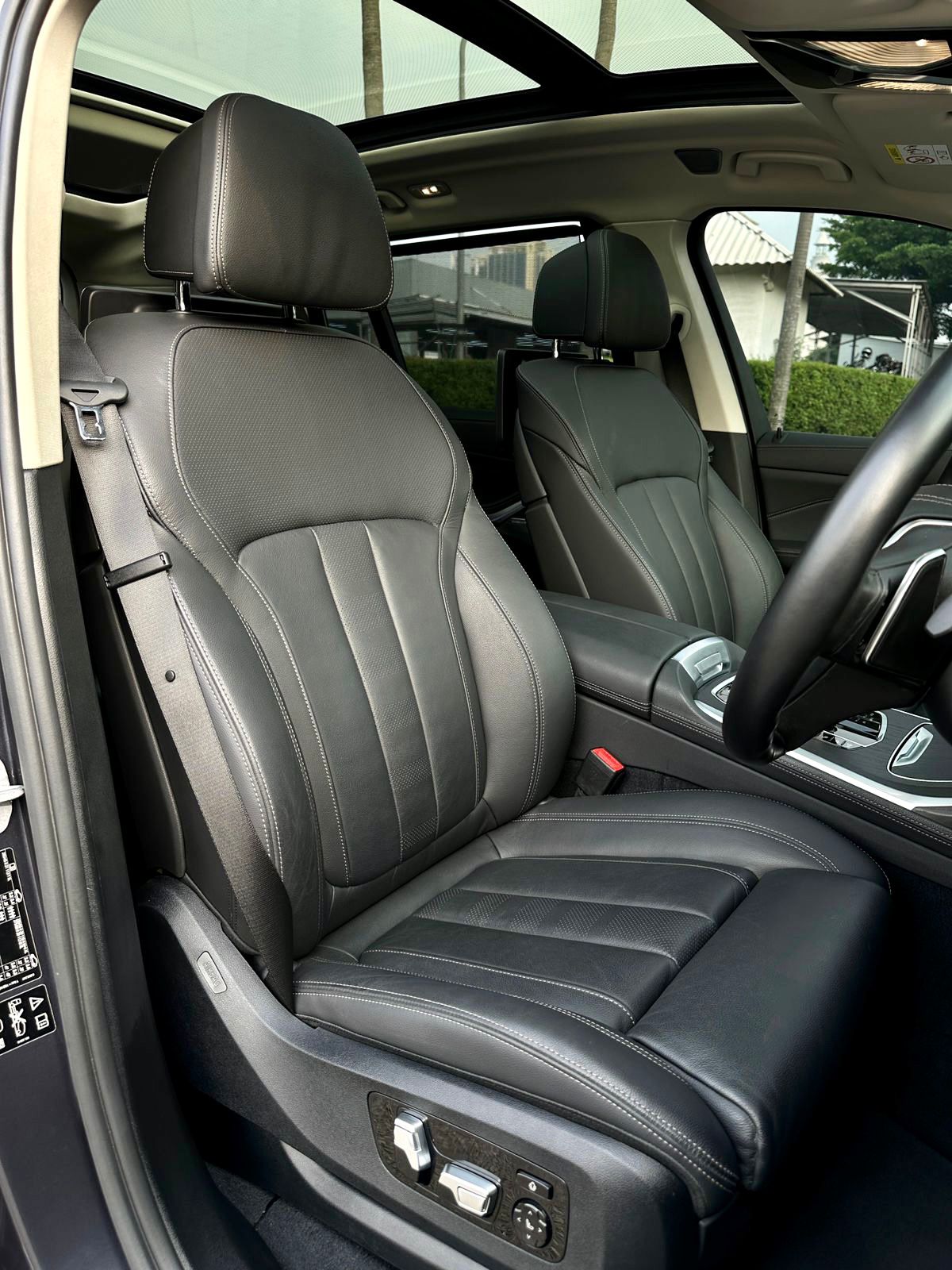 2020 BMW X7 xDrive40i Opulence 2020 BMW X7 xDrive40i Opulence