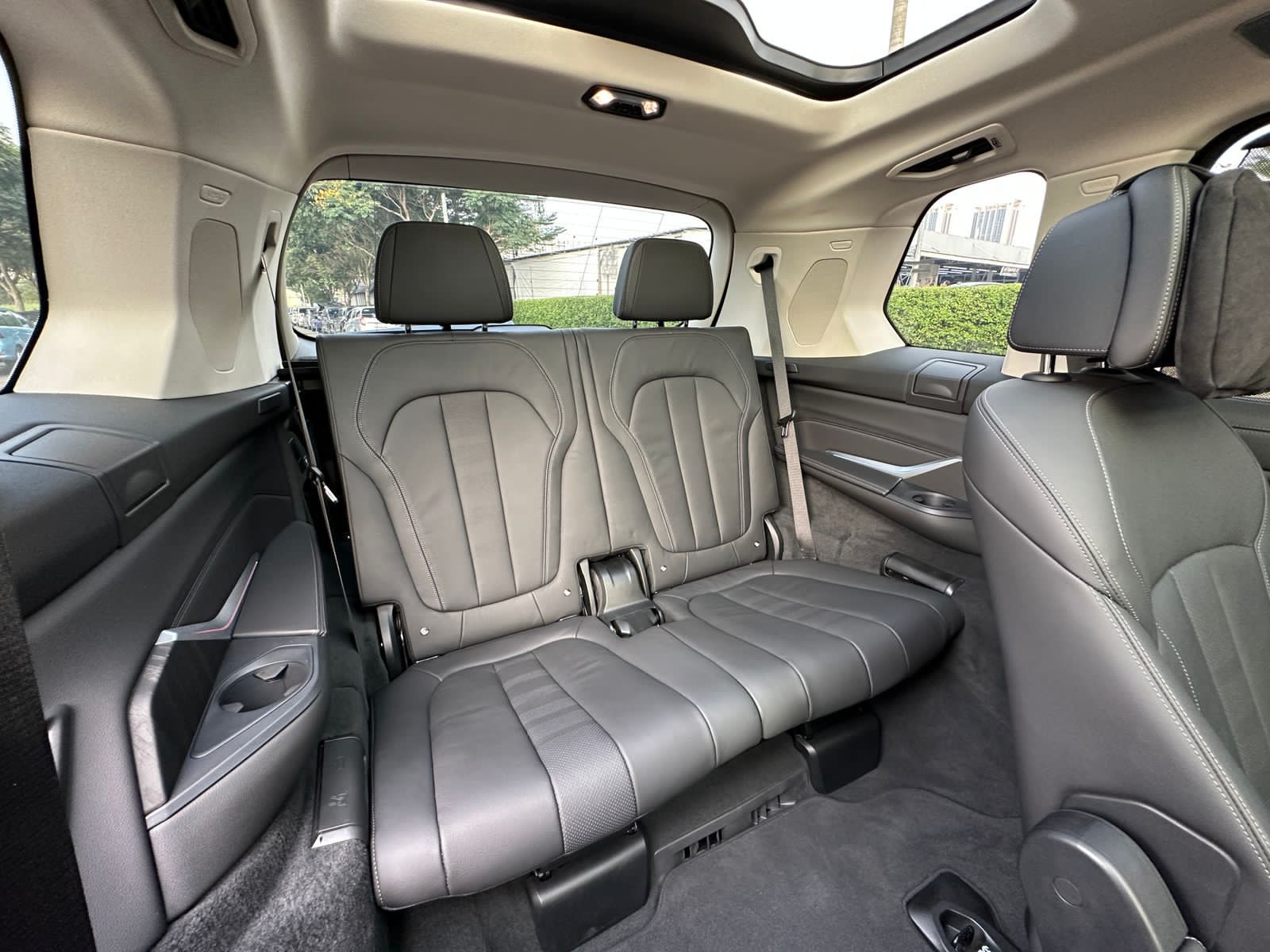 2020 BMW X7 xDrive40i Opulence 2020 BMW X7 xDrive40i Opulence